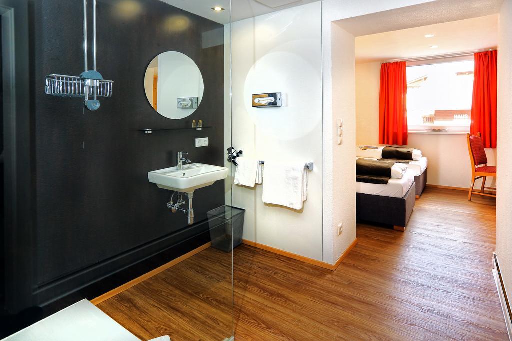 Berghotel-Gasthof Gstrein Vent Zimmer foto